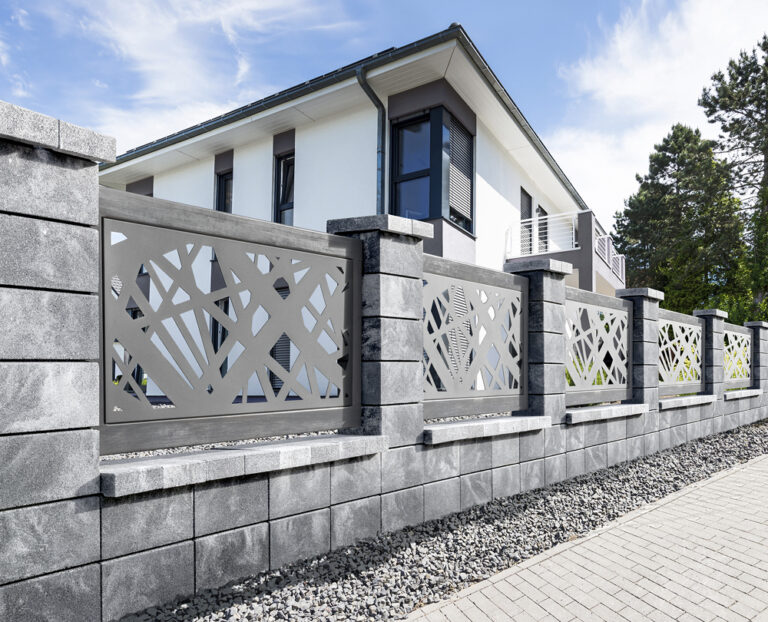 modernes Stadthaus mit gepflegtem Garten